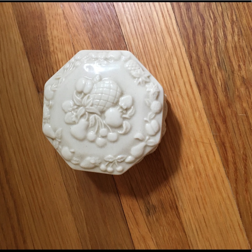 Ceramic octagonal jewelry box